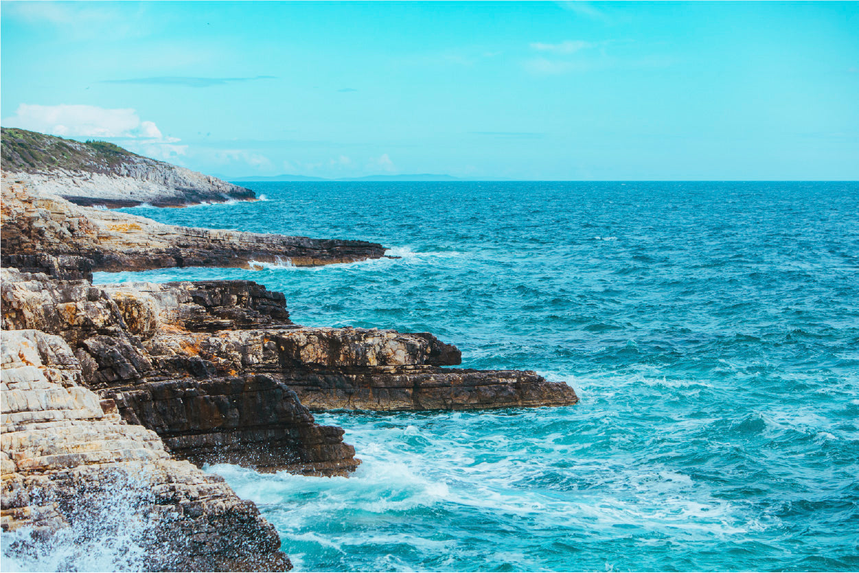 Bella Home Rocky Seacoast, Waves Hitting on Rocks Print Canvas Ready to hang