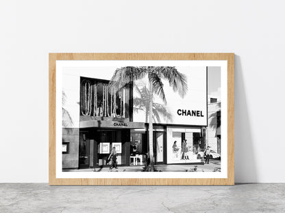 Palm Tree & People near Fashion Store Photograph Glass Framed Wall Art, Ready to Hang Quality Print With White Border Oak